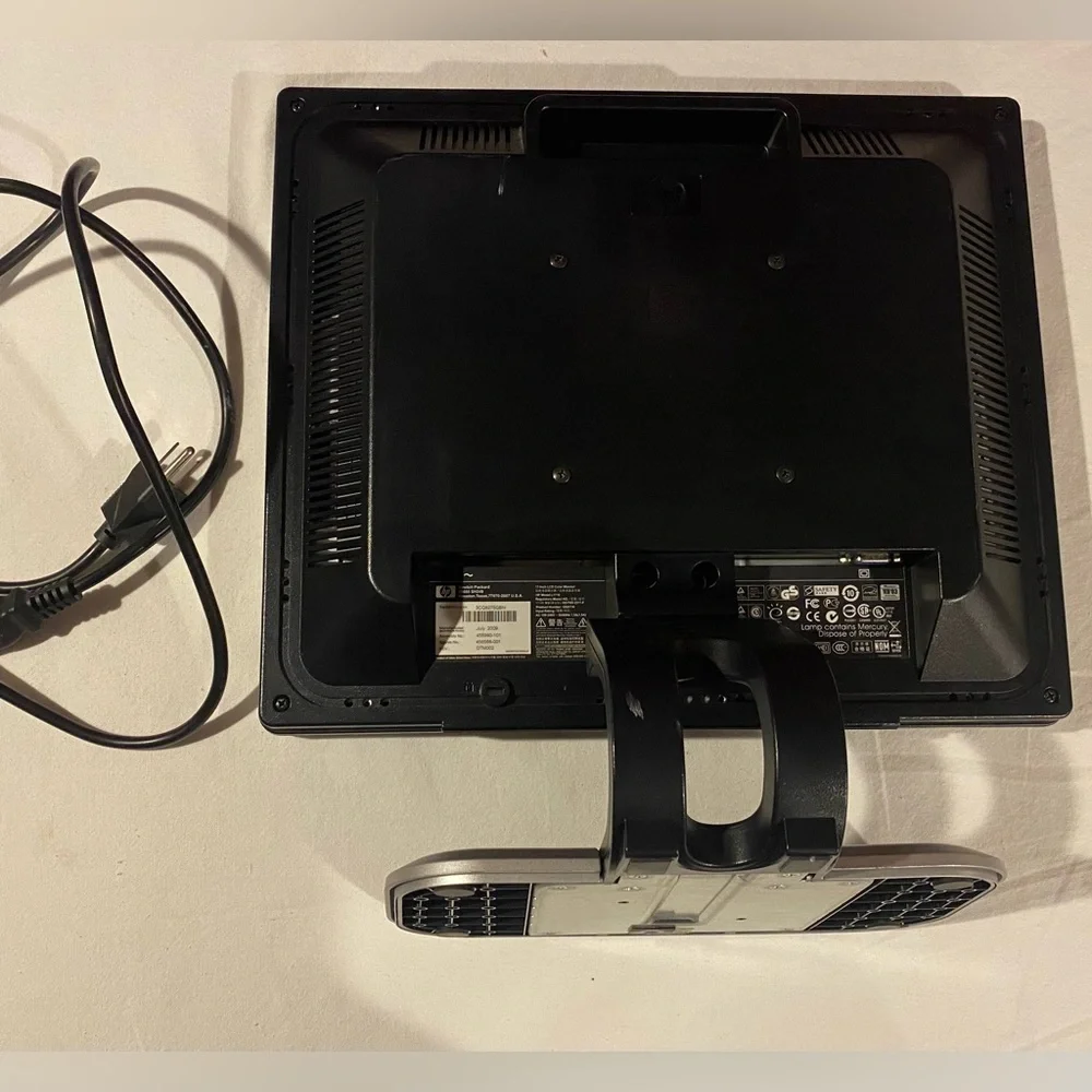 HP L1710 LCD Monitor Great Working Condition Power Cord Included, 17 inch screen
